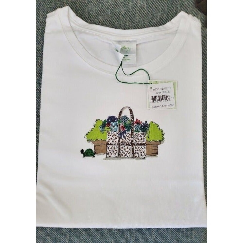 Vera Bradley Short Sleeve White Cotton Tee Shirt w Floral Design M NEW w Tags